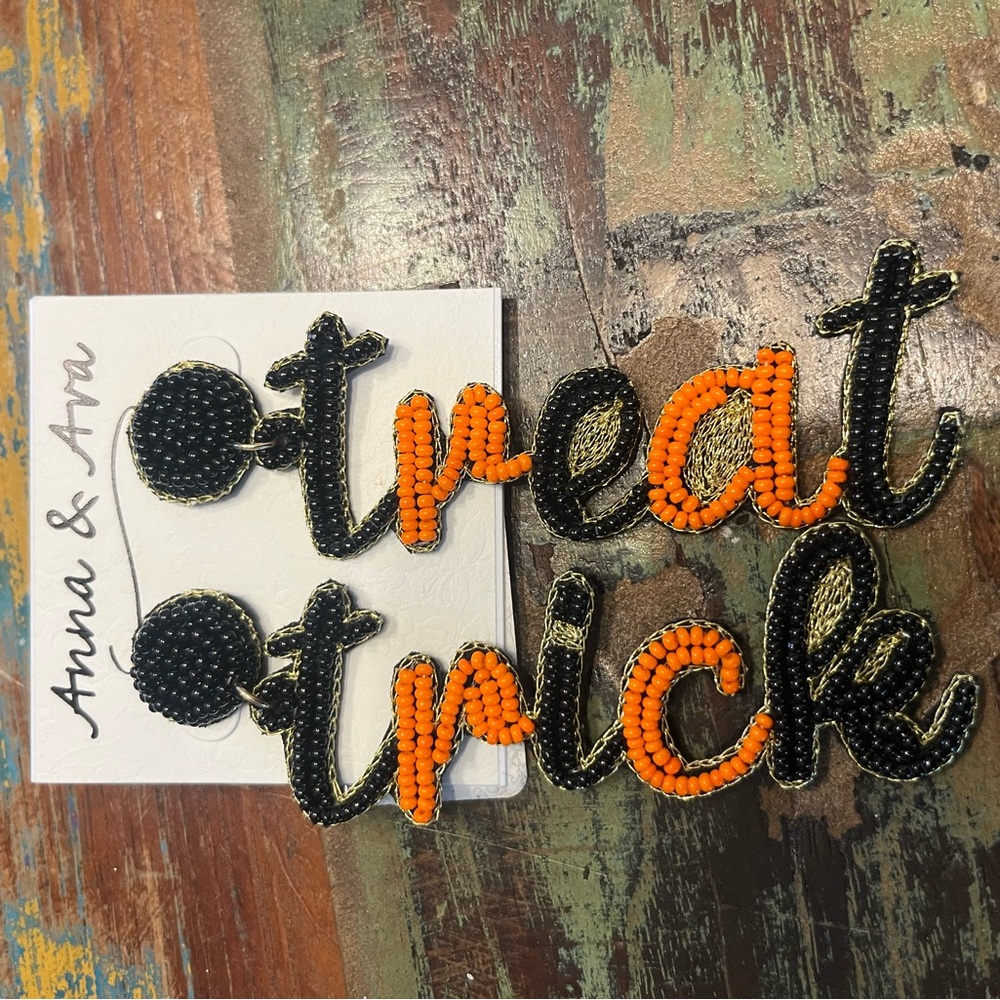 NWT Anna & Ava Trick or Treat Earrings